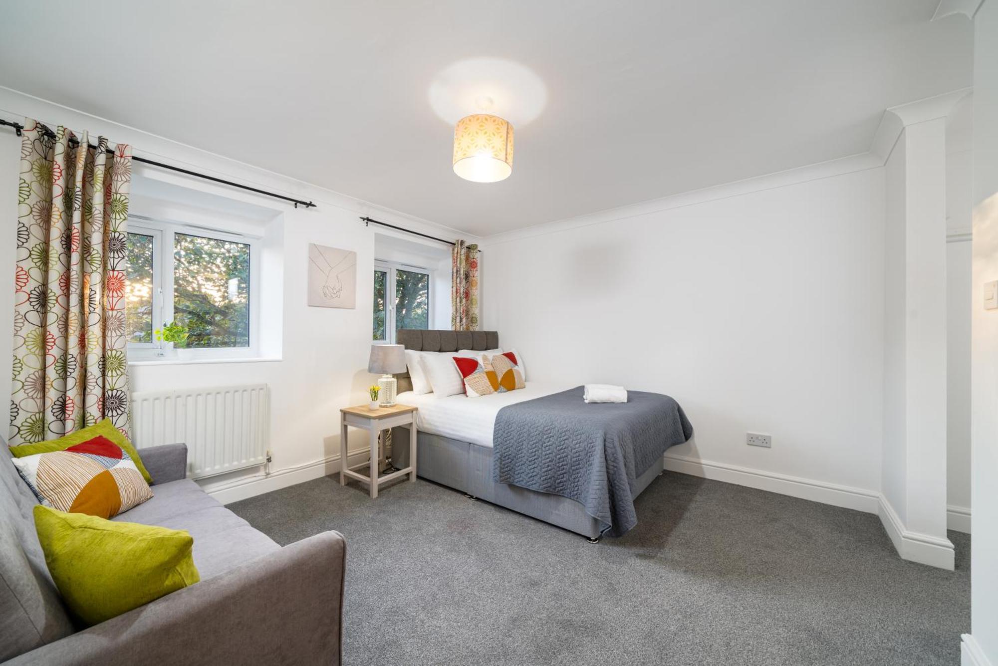Cozy 3 Bed House With Garden & Parking In Rochester, Kent Mins To Train Station, Wifi Holiday home Rochester (Kent)