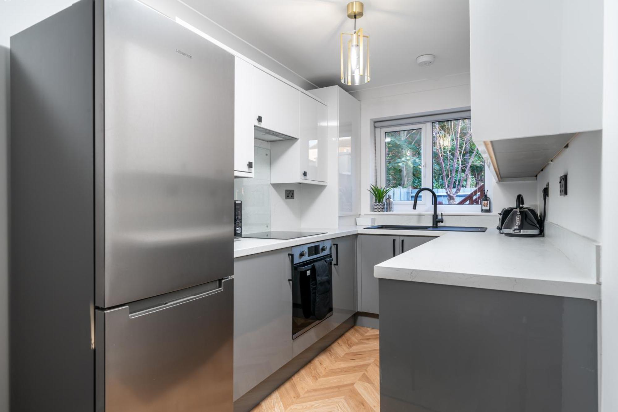 Cozy 3 Bed House With Garden & Parking In Rochester, Kent Mins To Train Station, Wifi * Rochester (Kent)