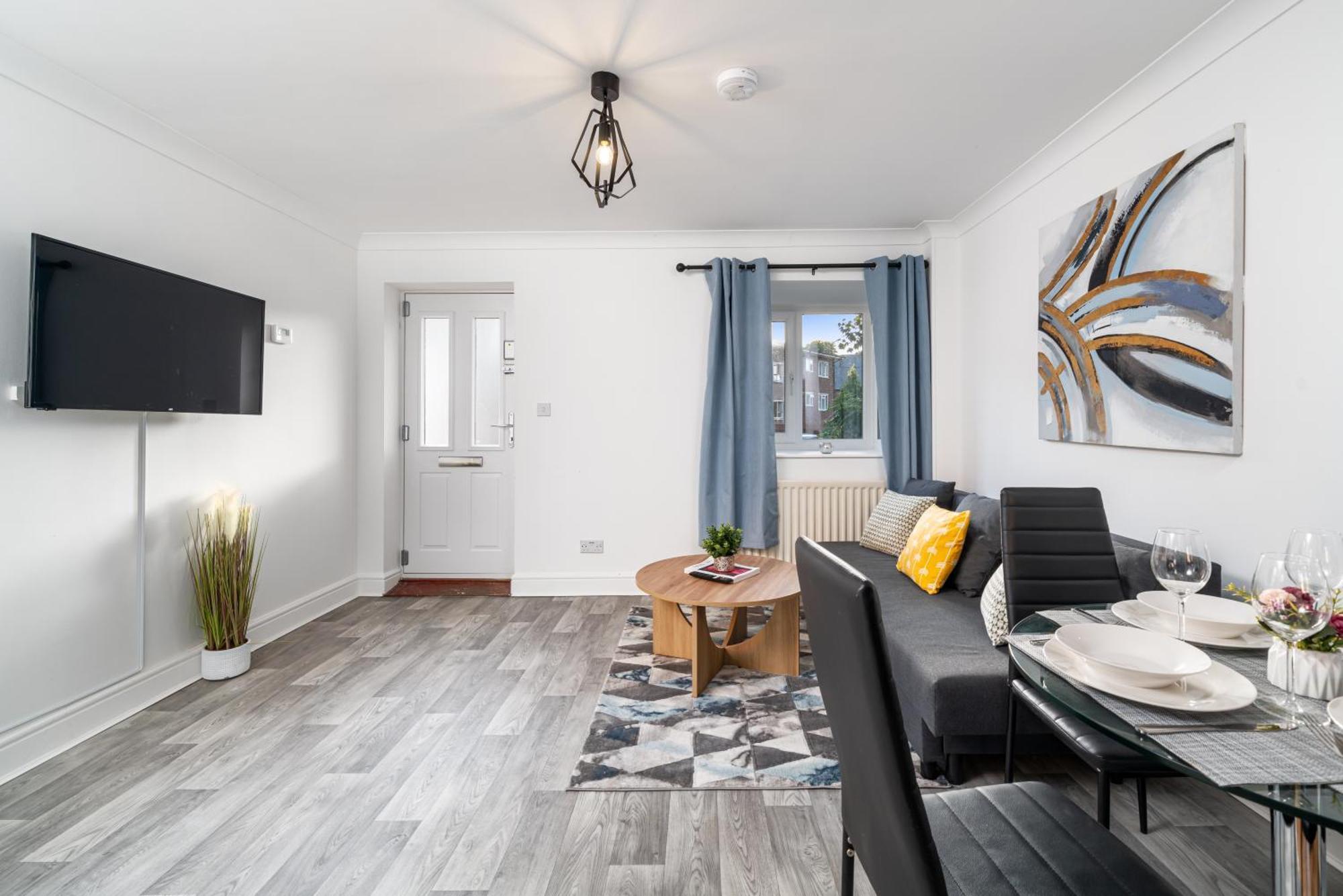 Cozy 3 Bed House With Garden & Parking In Rochester, Kent Mins To Train Station, Wifi * Rochester (Kent)