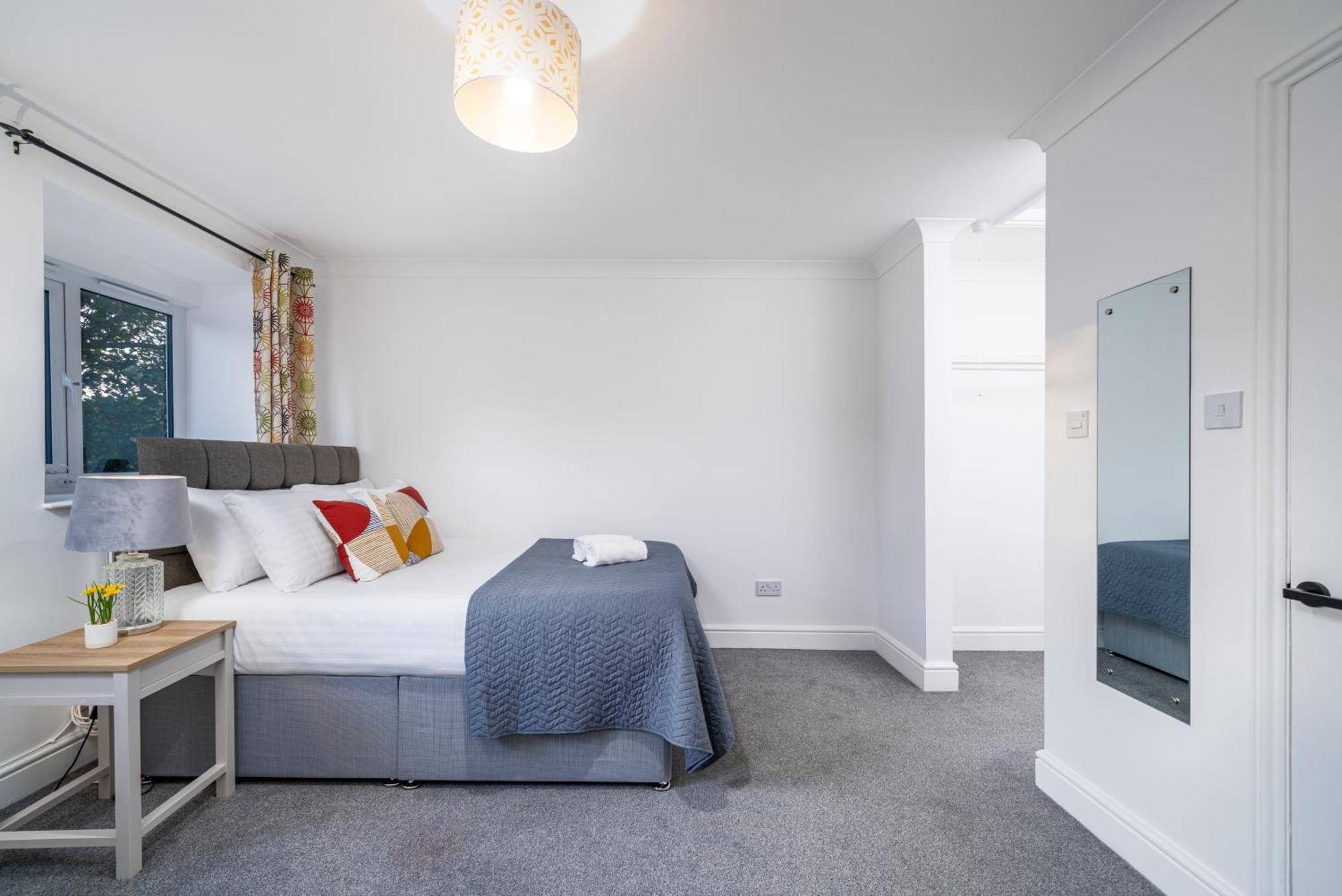 Cozy 3 Bed House With Garden & Parking In Rochester, Kent Mins To Train Station, Wifi * Rochester (Kent)