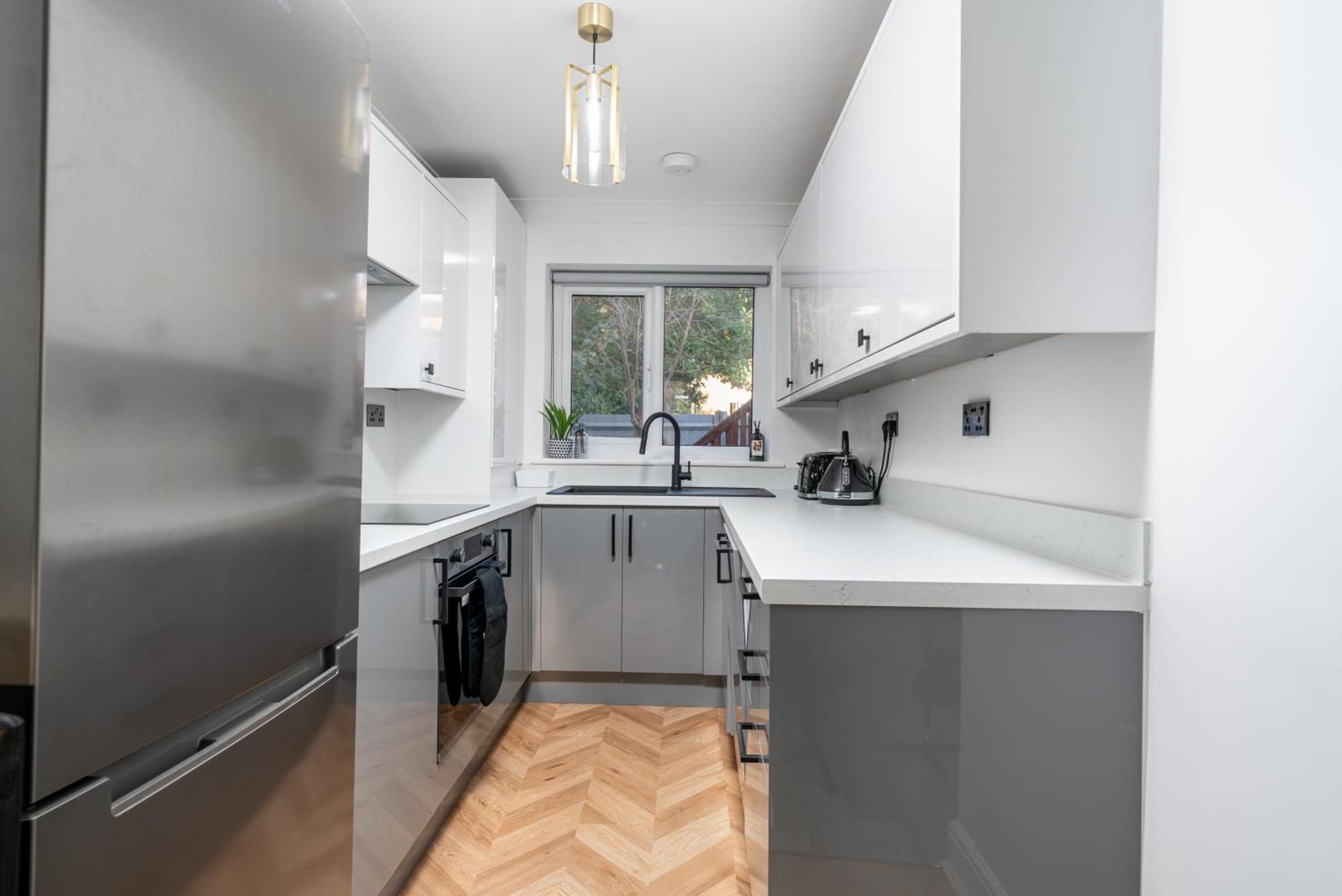 Casa vacanze Cozy 3 Bed House With Garden & Parking In Rochester, Kent Mins To Train Station, Wifi *